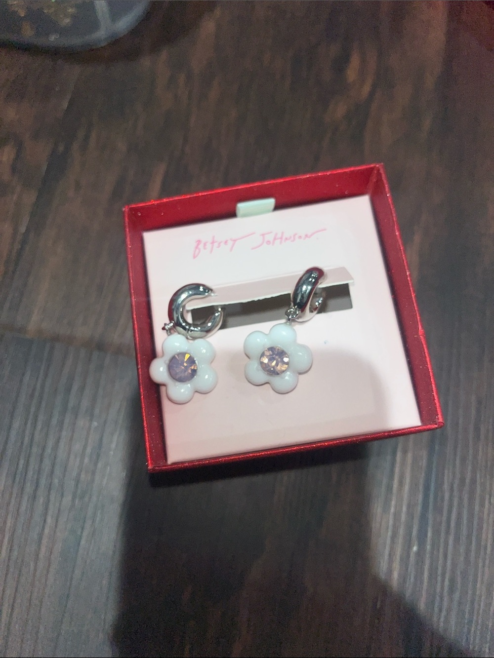 BETSEY JOHNSON FLOWER EARRINGS-NEW 🌺